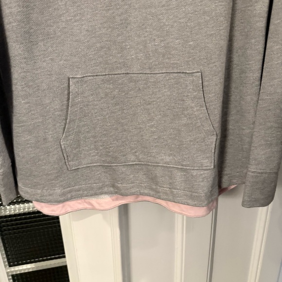 Vineyard Vines Women’s 1/4 Zip Sweater Gray W/ Pink Accents Sz M - Picture 3 of 12